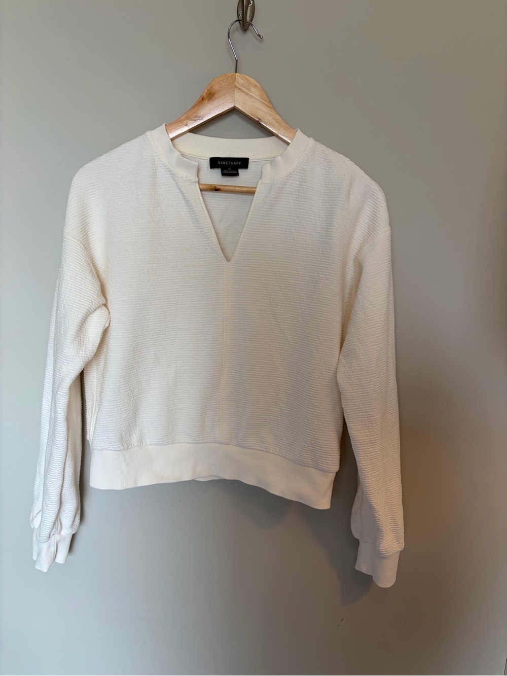 Sanctuary Cream V-Notch Textured Pullover Sweater